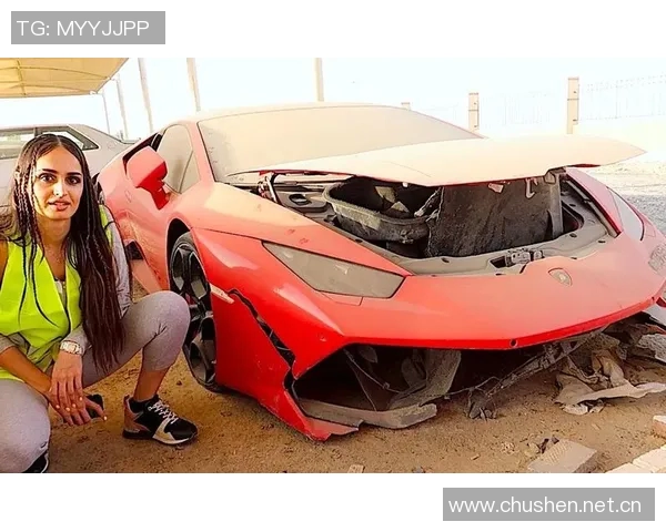 荷兰前国脚经历惊险四车连环撞击兰博基尼惨遭报废